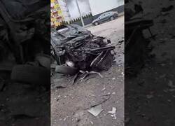 Enlace a Captan la explosión de un coche bomba en Ucrania