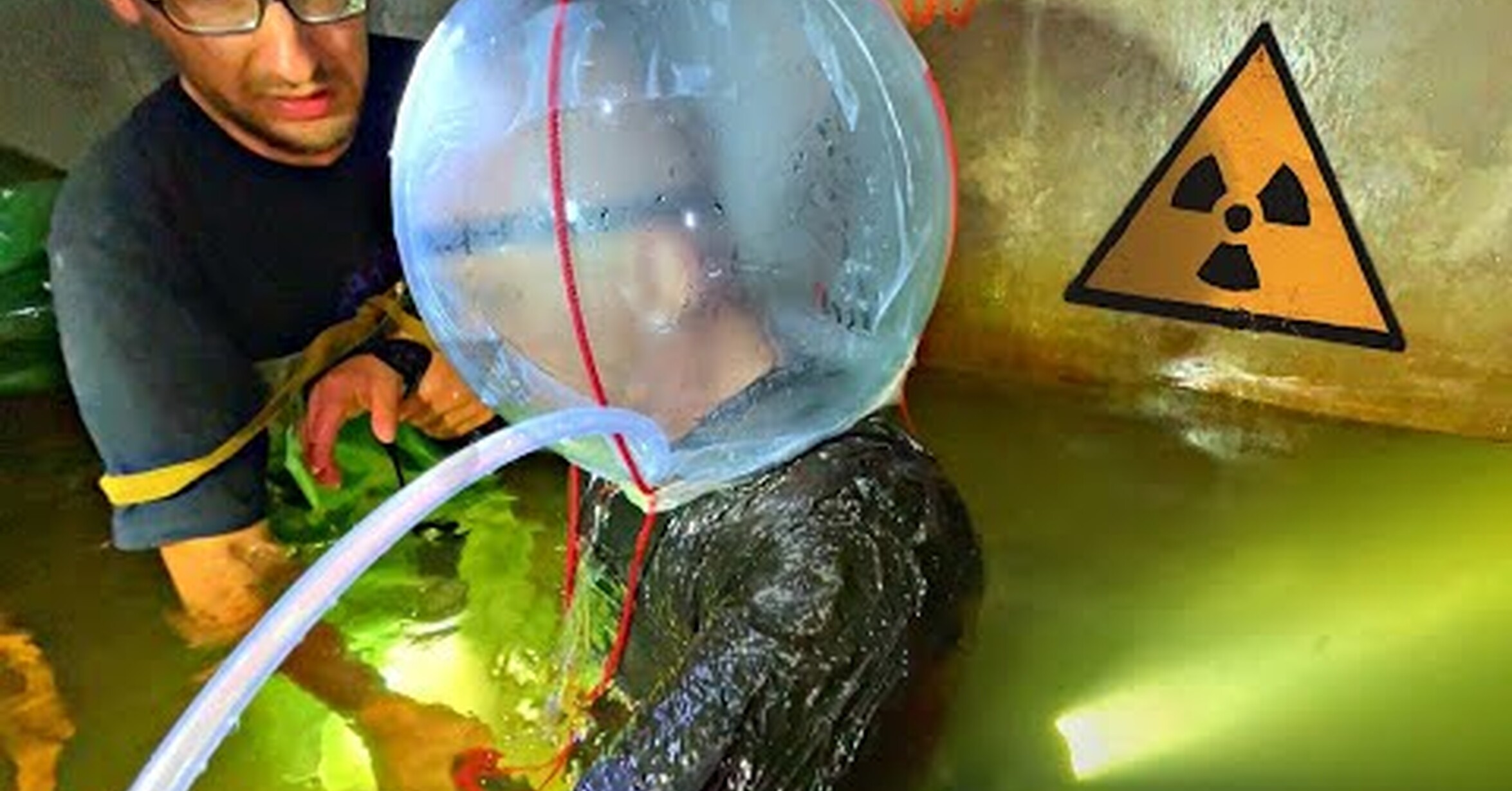 Что будет если искупаться под чернобыльским реактором. Чаэс затопленный бункер. Супер сус припять. Погружение в воду. Супер сус чернобыль реактор.