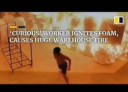 Enlace a La curiosidad de un trabajador provocó el incendio de toda una fábrica