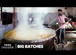 Enlace a Así cocinan en la India para 100.000 personas