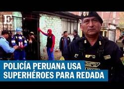 Enlace a Policías peruanos hacen redada antidrogas disfrazados de Los Vengadores