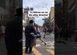 Enlace a Judíos ortodoxos esquivan corredores de una maratón para cruzar la calle