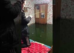 Enlace a Ruso pesca en su propia casa