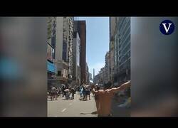Enlace a Un ciclista graba las calles de Buenos Aires justo en el momento que Argentina se proclama campeona del mundo