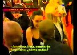 Enlace a El reportero argentino que encandiló a Angelina Jolie