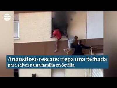 Un hombre trepa la fachada de un edificio en llamas para salvar a dos menores