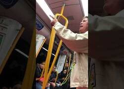Enlace a Señora hablando lenguas muertas captada en el Metro de Madrid