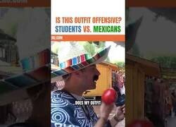 Enlace a ¿Te parece ofensivo mi outfit? Estudiante estadounidenses vs Mexicanos