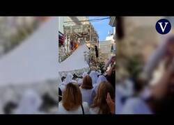 Enlace a Virgen empieza a arder durante una procesión en Vélez-Málaga