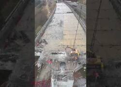 Enlace a Impresionante demolición del víaducto caído en Piedrafita, Galicia