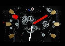 Enlace a Montando un reloj mecánico con piezas Lego