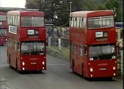 Enlace a La carrera de buses de dos pisos en Londres