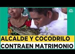 Enlace a Alcalde de pueblo mexicano se casa con un cocodrilo