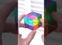 Enlace a El cubo CMY que te permite entender toda la mezcla de colores