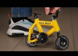 Enlace a Contruyendo la bicicleta funcional más pequeña del mundo