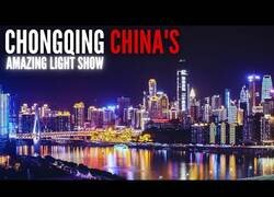 Enlace a El increíble y lumínico skyline de la ciudad de Chongqing, China