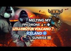 Enlace a La vista de un dron sobrevolando el volcán de Litli-Hrútur, en Islandia