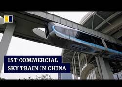 Enlace a La ciudad de Wuhan, dónde se originó el covid, estrena el primer tren suspendido en el aire