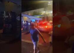 Enlace a Un conductor empotra su coche contra un escenario en un pueblo de Alicante