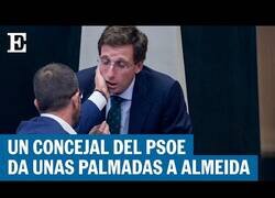 Enlace a Expulsado un concejal del PSOE tras tocarle la cara a Almeida
