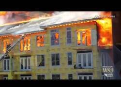 Enlace a Rescate al límite de un trabajador en un edificio en llamas