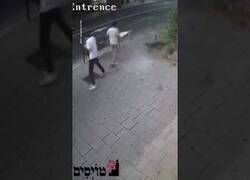 Enlace a Restos de un cohete caen cerca de dos civiles en Tel Aviv