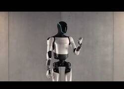 Enlace a Tesla presenta Optimus Gen 2, su primer robot humanoide