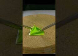 Enlace a Cirujano hace una grulla de origami con brazos robóticos