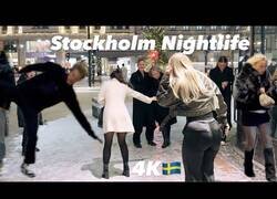Enlace a 21 minutos de suecos resbalando por las calles congeladas de Estocolmo