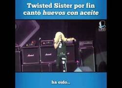 Enlace a Cuando Twisted Sister cantó uno de sus temas tal y como lo cantan los chilenos