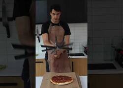 Enlace a El invento ideal para cortar la pizza en 8 partes iguales