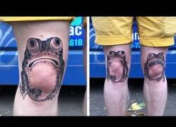 Enlace a ¿Te harías este tatuaje de rodillas de rana?