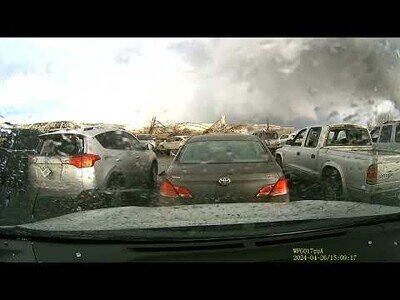 La cámara de un coche captura el debastador tornado de Lincoln, Nebraska
