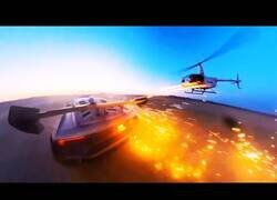 Enlace a Detienen a un youtuber tras grabar una pelea de fuegos artificiales entre un helicóptero y un Lamborghini