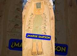 Enlace a ¿Marge Simpson en un sarcófado de hace 3.500 años?