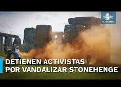 Enlace a Activistas rocían con pintura el Stonehenge en Reino Unido