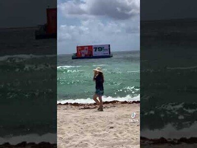 En Miami están poniendo anuncios en el mar