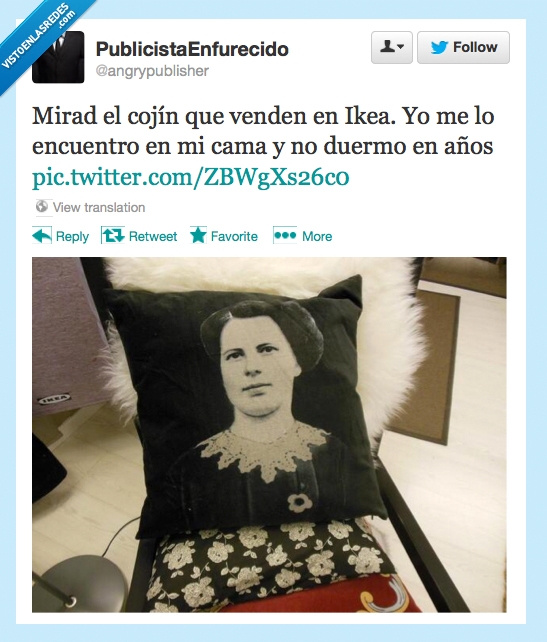 VEF > Visto en las Redes > El cojín de Iker Jiménez, por @angrypublisher VEF > Visto en las Redes > El cojín de Iker Jiménez, por @angrypublisher