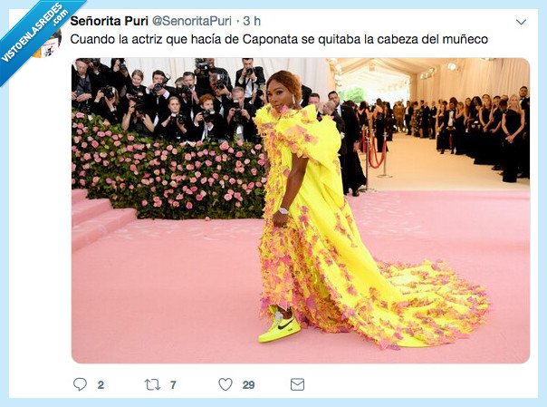 caponata,gallina,desfile,vestino,extravagante