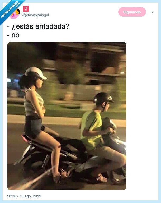 enfadada,moto,detrás