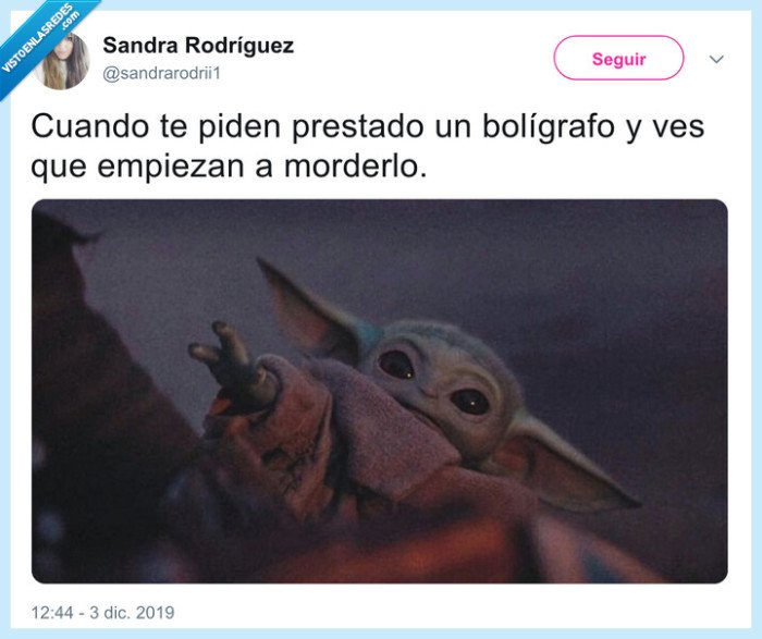 boligrafo,prestar,baby yoda,morder