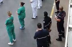 Enlace a Así reciben en Bélgica al Primer Ministro los sanitarios en un hospital. Valiente y ejemplar, por @Nopanaden