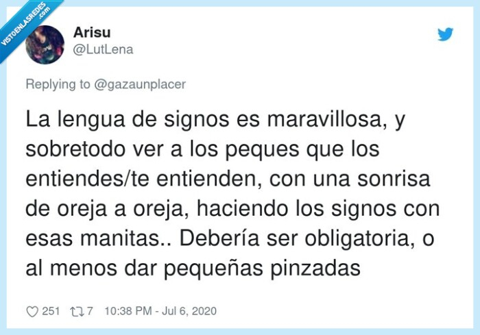 626633 - Esta niña aprende lengua de signos para poder darle las gracias al repartidor que ha conocido durante la cuarentena