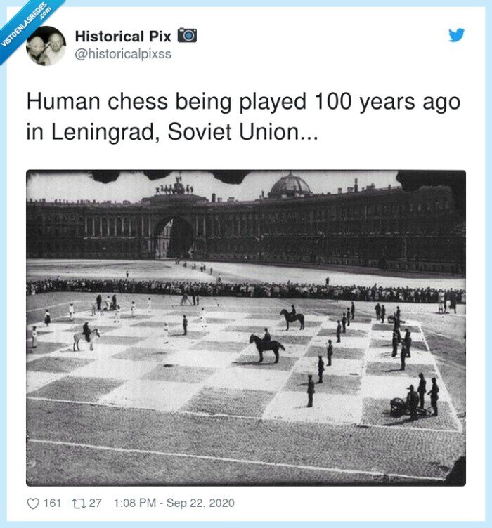 693919 - Así se disputaba una partida de ajedrez humano hace 100 años, por @historicalpixss