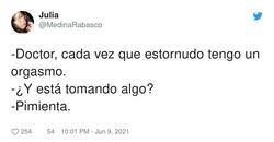 Enlace a Vaya aspirando este frasco y desnúdese, por @MedinaRabasco