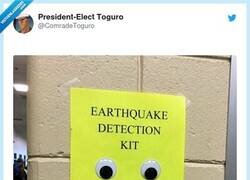 Enlace a Kit detector de terremotos, nunca falla, por @ComradeToguro