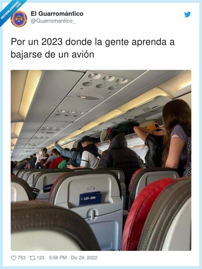 bajarse,avión,gente,2023