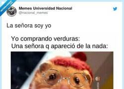 Enlace a Pobre gente, solo quieren entablar conversación, por @nacional_memes