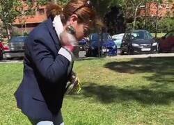 Enlace a Influencer rica, pija y malcriada humilla a su empleada de hogar grabándola mientras recoge la mierda de su perro y ella le dice “¿Qué tal el tacto? Ahí tienes dos más”.