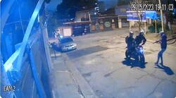 Enlace a Dos delincuentes pretendían robar la moto a policías que iban de civil, pero ocurrió lo que tenía que pasar
